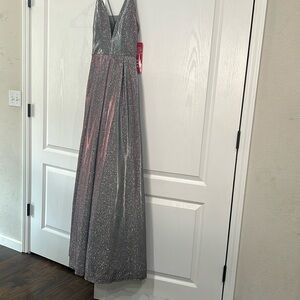 Beautiful size 9 floor length ball gown with adjustable straps